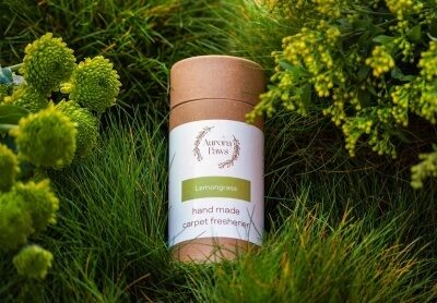 Mājdzīvniekiem drošs paklāju atsvaidzinātājs AURORA PAWS ar citronzāles aromātu